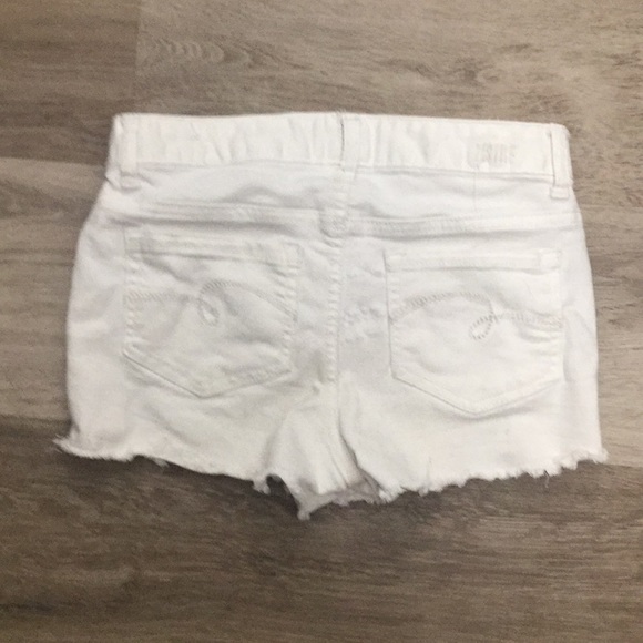 White shorts - Picture 2 of 2